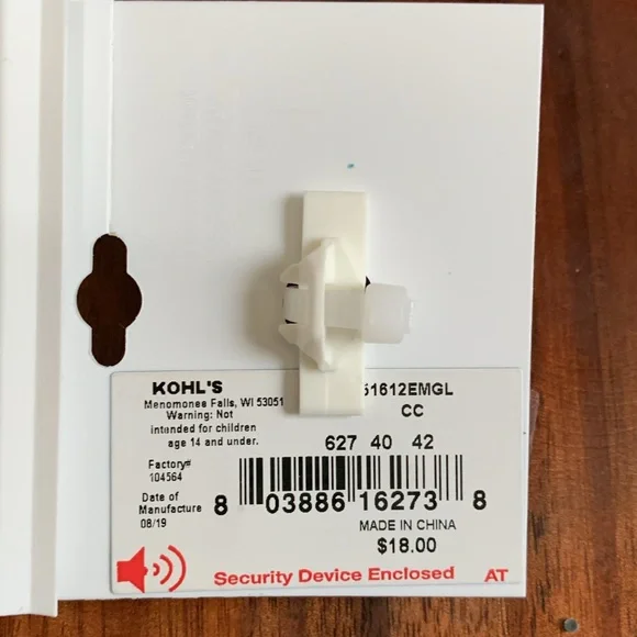 NWT Lauren Conrad gold tone green stone 3 ring set size 7 - Picture 3 of 3